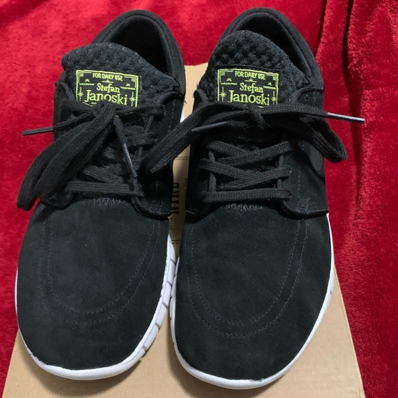 Nike Stefan Janoski Shoes - Picture 3 of 5